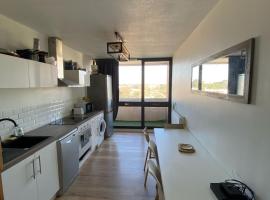 Appartement spacieux et lumineux, idéalement situé, Hotel in Pessac