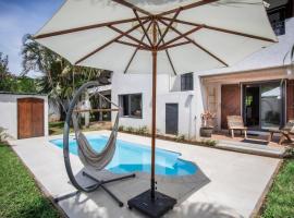 Villa Céleste - 4 Bedrooms in Central Tamarin，位于塔马兰的酒店