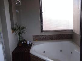 Homestay La Reinamora monoambientes, hotel met hottubs in San Salvador de Jujuy