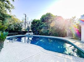 6BR Pool Escape for Friends and Family - LOU1 - BUR – hotel w mieście Burbank