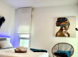 T3 au centre ville avec balcon, parking gratuit, hotel v destinaci Quimper