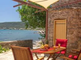 Το Καμίνι, πέτρινη κατοικία πάνω στη θάλασσα The Kiln House Kamini, Retreat on the beach