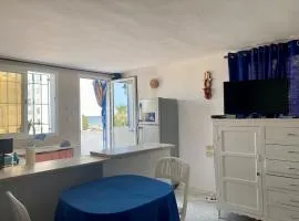 Charmant studio avec vue sur mer