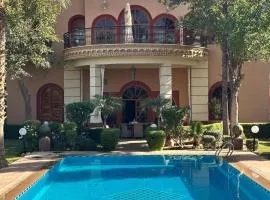 Charming Luxury Villa - Pool & Hot Tub