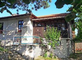 Bulgarian country house near the sea, hotell i Banya