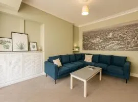 Edwardian City Centre House For Big Groups, Offroad Parking & Hot Tub!
