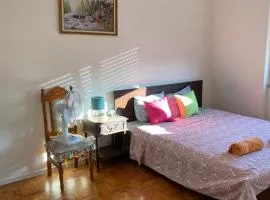 Quarto perto de Expor 1 Moscavide