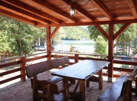 &Scaron;ebov Konak Uvac Zlatar, hotel na praia em Nova Varos