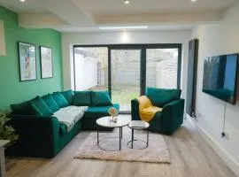 The Tenstay -Bright 5BR Home Close To All