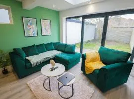 The Tenstay -Stylish 5BR Home Close To All
