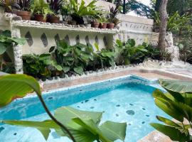 Bali inspired Villa in Tagaytay with Pool and Billiards up to 12pax, hotel a Galicias