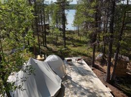 LaplandLiv Glampingtent with private sauna at the lake!, hotel Björkliden városában