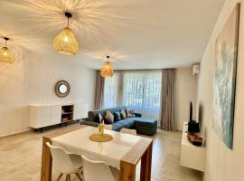 San Pietro premium apartment with private garden, hotel v destinaci Lalzit Bay