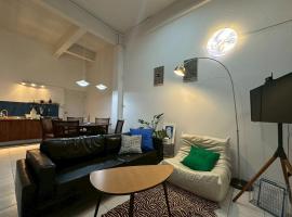 W House for group, Cozy Loft 3BR - Ramkhamhang 15mins to BKK Airport, hotel v destinaci Ban Bang Chan