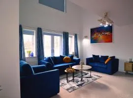 Grandeur at Kennedy-Modern 5 Bedrooms- Sleeps 9- WiFi-Parking