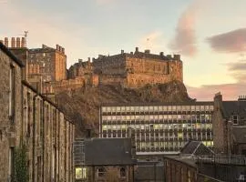 Traditional One Bed Flat, Historic Old Town Edinburgh