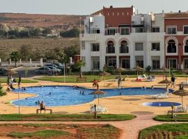 3 Bedroom Apartment with pool for family, hotel con hidromasaje en Saidia