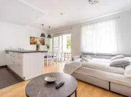 Apartment in quiet Area with Balcony and Parking, Walking distance to U1 Metro