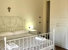 Marco's house elegant and reserved apt by the Sea