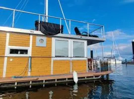 ÖKO Budget Hausboot Retreat Mondschein