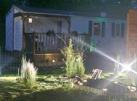 Logement indépendant avec jacuzzi au calme, Hotel in Lantic