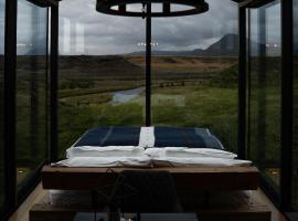 Panorama Glass Lodge SOUTH, hotel in Hella