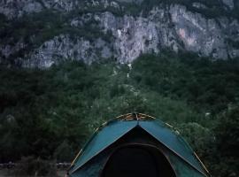North wild camping, hotel v destinaci Shkodër