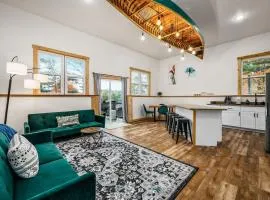 Updated! Spider Lake Loft l Modern l 10mi to TC