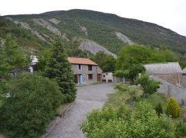 Apartamentos La Era, self catering accommodation in Sorripas