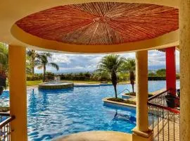 CR MARIPOSA RENTALS lakeview, spacious penthouse with office, pool, gym, Jacuzzi