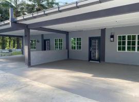 Homestay Aman Berkat, villa in Kampar
