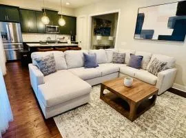Bright & Spacious 5 min downtown