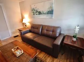Entire Home/Firm Queen Bed/3 Miles to Downtown Indy