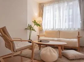 SHIKA HOME 横浜中華街-高級ファミリーカップル向けワイドキングベットホームシアター駅徒歩4分 長期滞在者向け定期清掃サービス Luxury Family CoupleRoom with Home Theater 2m Large Bed 4min to Station