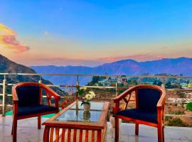 Naina Resort & Cottage, Manali - A Beautiful Wellness Boutique Resort, hotel v destinaci Manāli