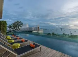 Seven Zea Chic Hotel
