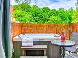 Apartament z prywatnym jacuzzi przy deptaku by Royal Aparts Holiday Mountain Residence