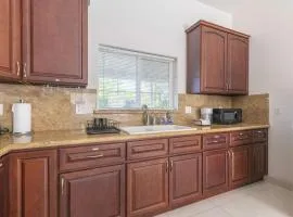 Elegant Retreat Modern Comforts, Prime Location