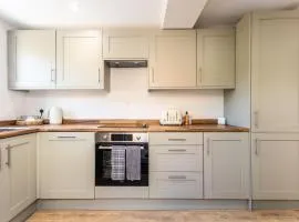 Lansdown House Long Stays Free parking and Wi-Fi