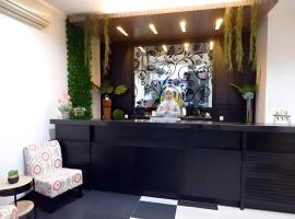 Tropical Point Hotel Syariah, hotel in Pipulu