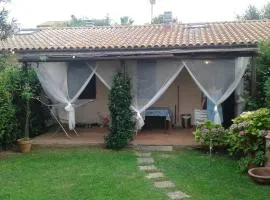 Casa indipendente con giardino - piscina e tennis condominiali tra Orbetello ed Ansedonia