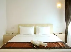 Peach Hill Hotel & Cafe