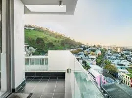 Luxury 2BR Sky Suite City Views & Prime Location