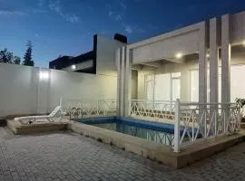 White House - Stylish Villa with Pool