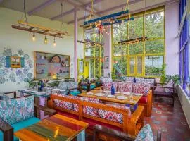 Adrushya Estate - Hillside Retreat With Restaurant & Karaoke Room