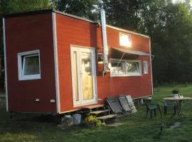 Stuga med bastu i naturen nära Stockholm
