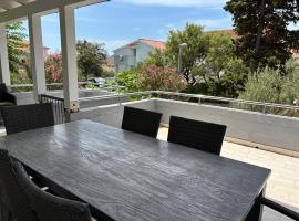 Sea Garden House Mandre, hotel in Mandre