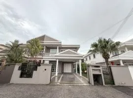 5 Mins to Ipoh Town-Landed 4BR-15Pax Baby Cot