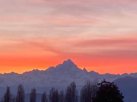 Tramonto sul Viso "Dormire ai piedi del Monviso vicino a Saluzzo", hotel a Saluzzo