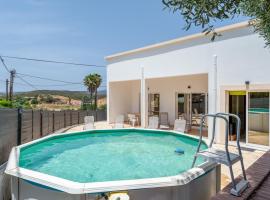 Bright 3BDR House with Pool by Lovelystay, hotel in Portimão